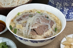 做好一碗牛羊肉泡馍，需要99道标准程序