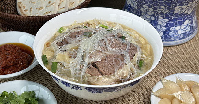 做好一碗牛羊肉泡馍，需要99道标准程序